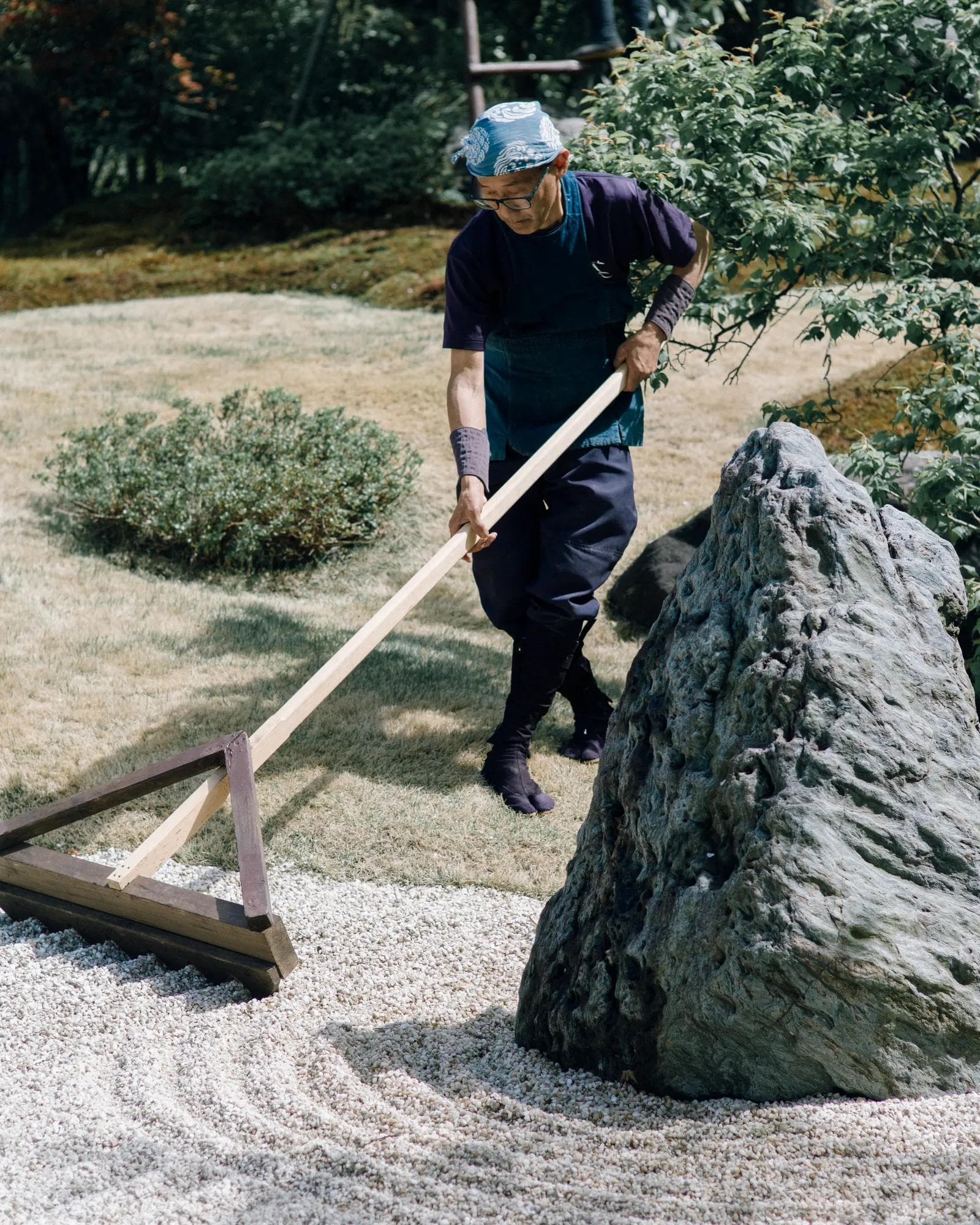 Sunakakibō in a japanese rock garden